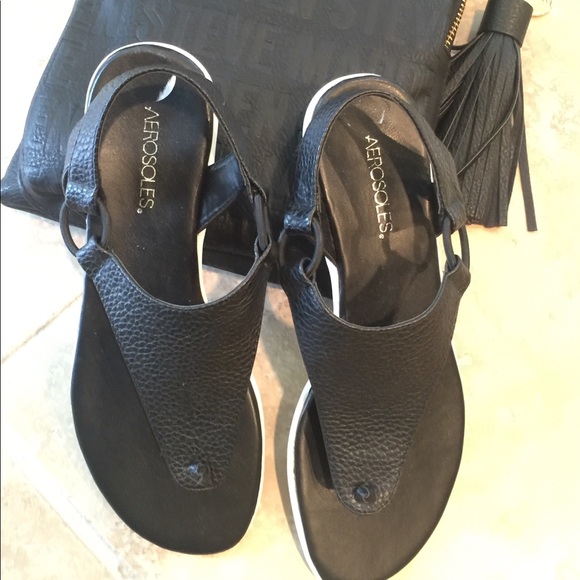 NWOT AEROSOLES Black & White Thong Sandals - Picture 5 of 8